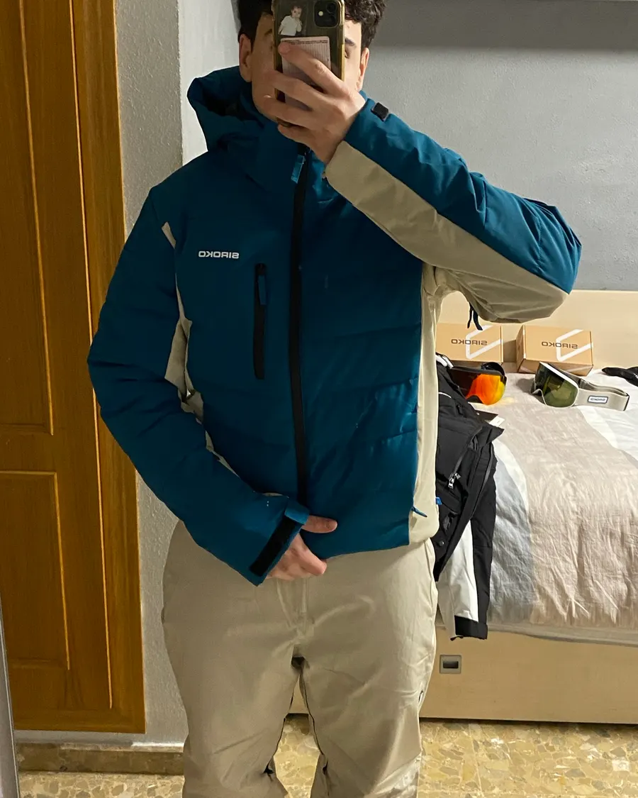 Look Petróleo y beige en el espejo
